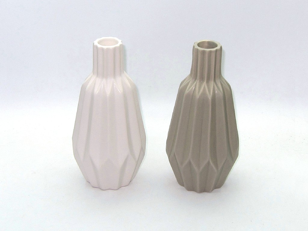 Wazon ceramiczny, rozety, węższy; wym.9x18 cm ; BN ; 6/36 ; EAN: 