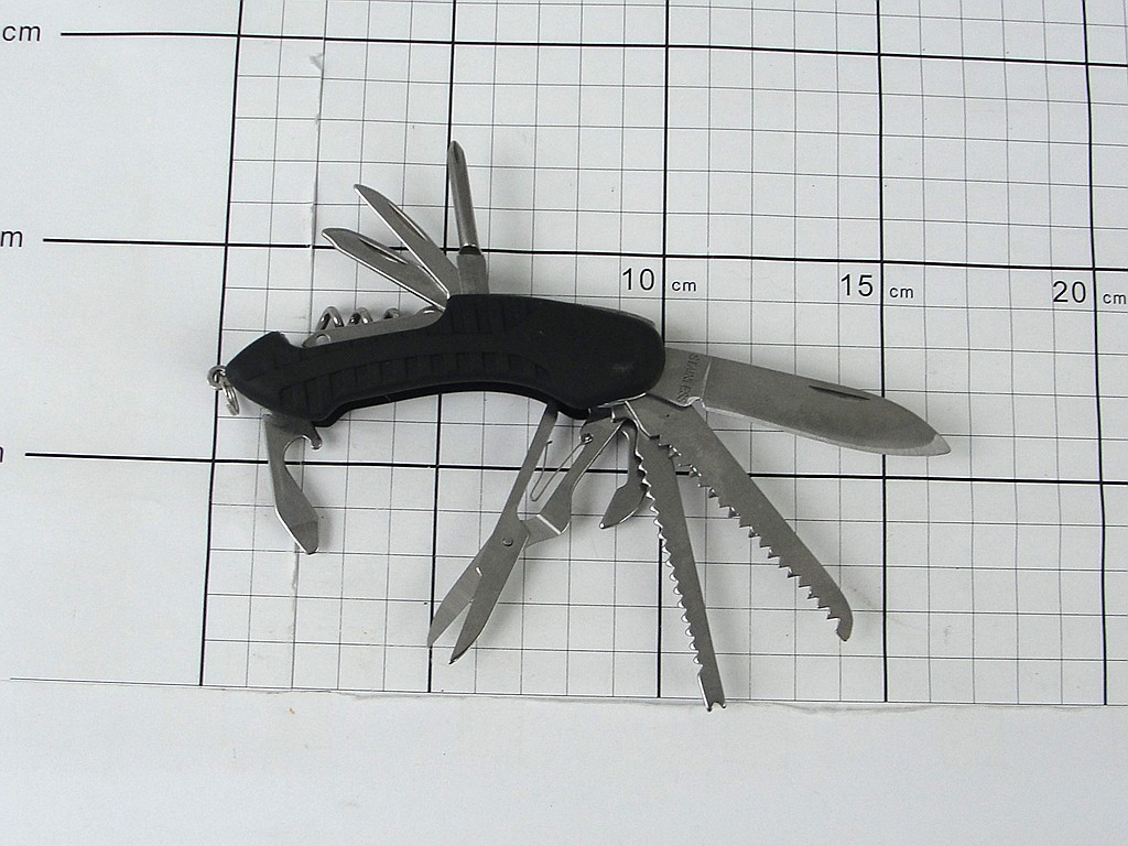 SCYZORYK CZARNY 11 FUNKCJI ; GUMOWA RĘKOJEŚĆ; wym. 9x2x2cm, dł. O. 6,5cm ; PPB ; 12/240 ; EAN: 