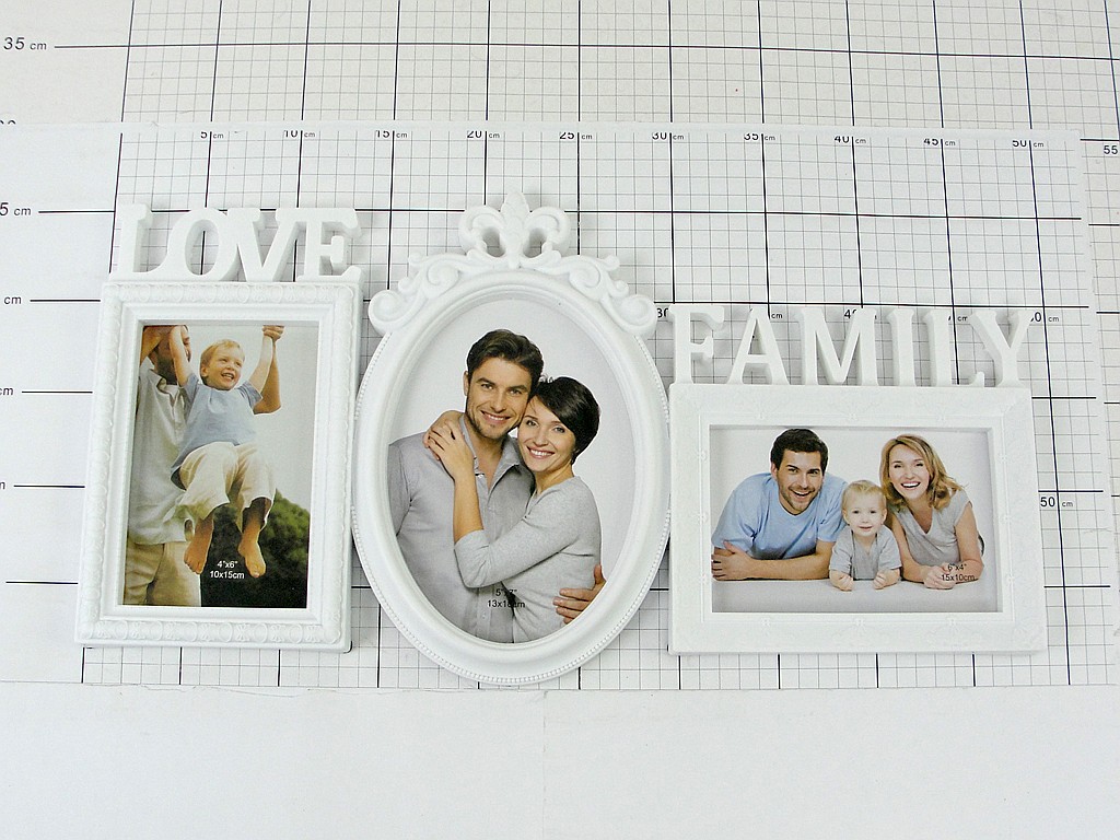 RAMKA FAMILY NA 3 ZDJĘCIA ; PLASTIK; wym. 46,5x25x2cm; oBOX ; 36 ; EAN: 