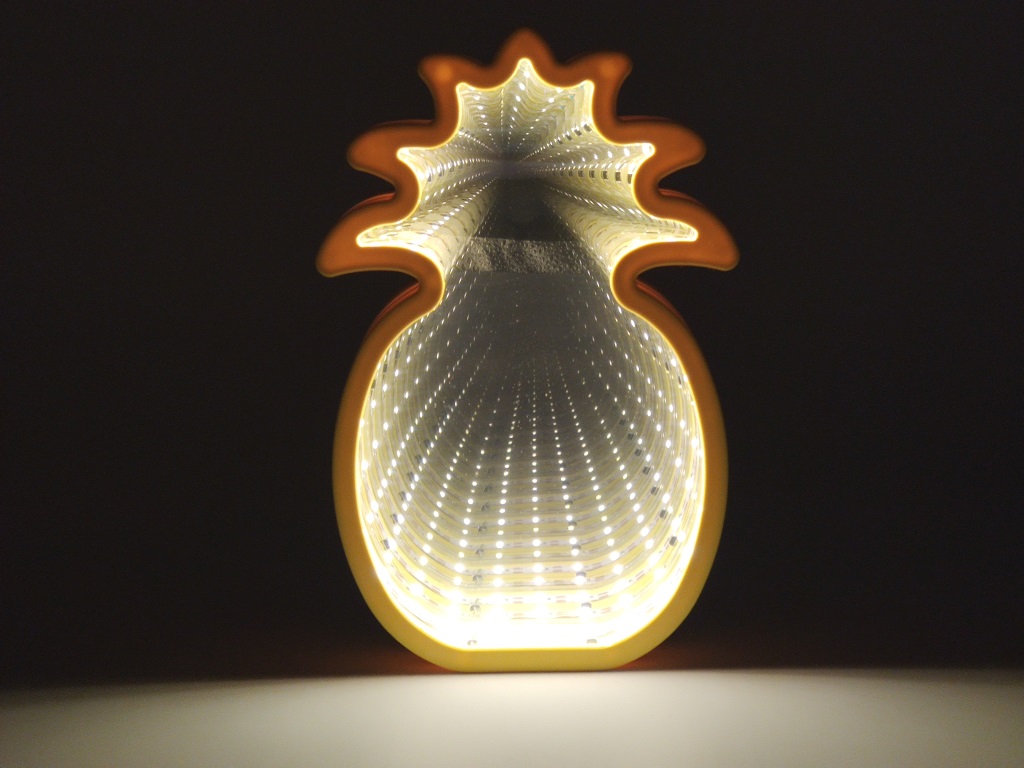 LAMPKA 3D ANANAS LED LUSTRO TUNEL; 3xAA; wym. 13,5x12x5cm; BOX ; 40 ; EAN: 