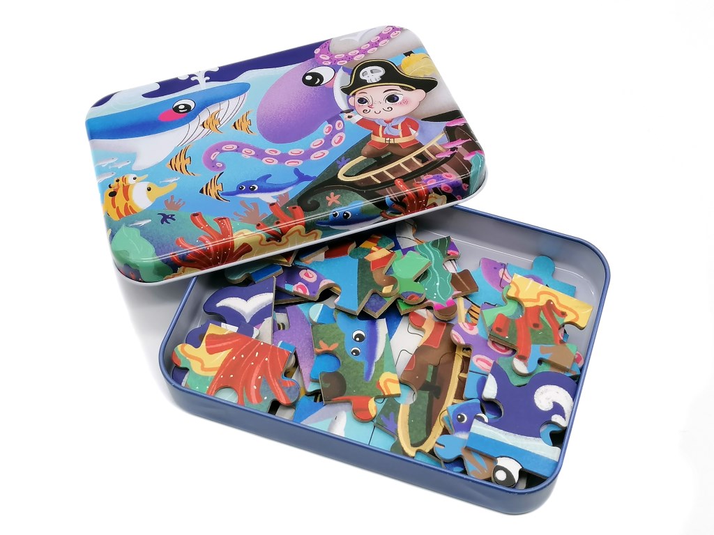 PUZZLE W METALOWYM PUDEŁKU 50el. ; wym. 17x12x2,5cm ; BOX ; 90 ;