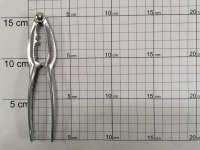 DZIADEK DO ORZECHÓW ; METAL; wym. 3,5x15cm; BN ; 100 ; EAN: 